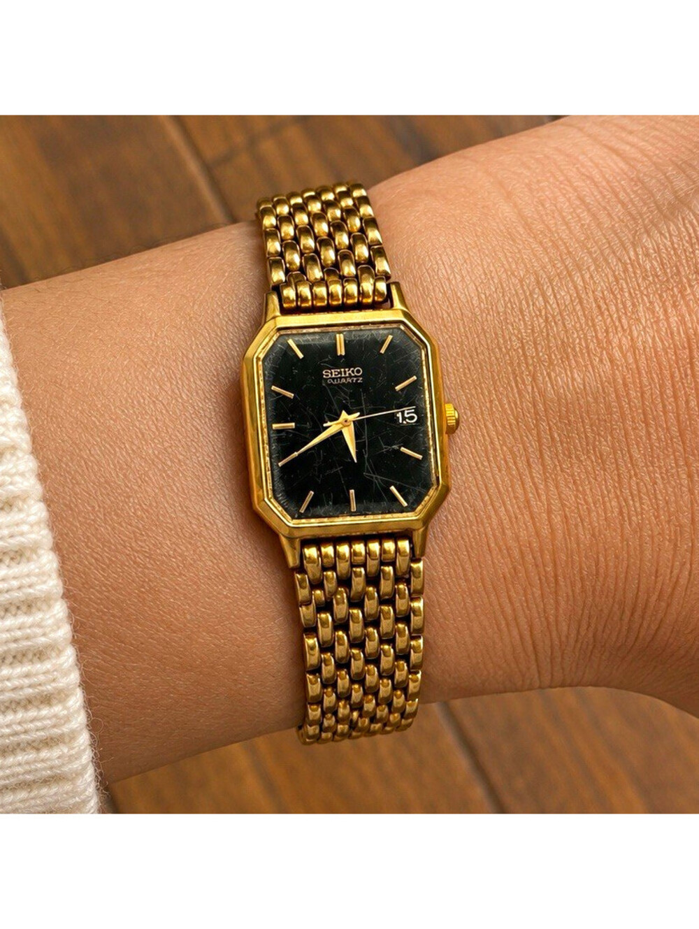Vintage Seiko Women’s Quartz Watch Black Dial Date Gold Bracelet Water-Resist